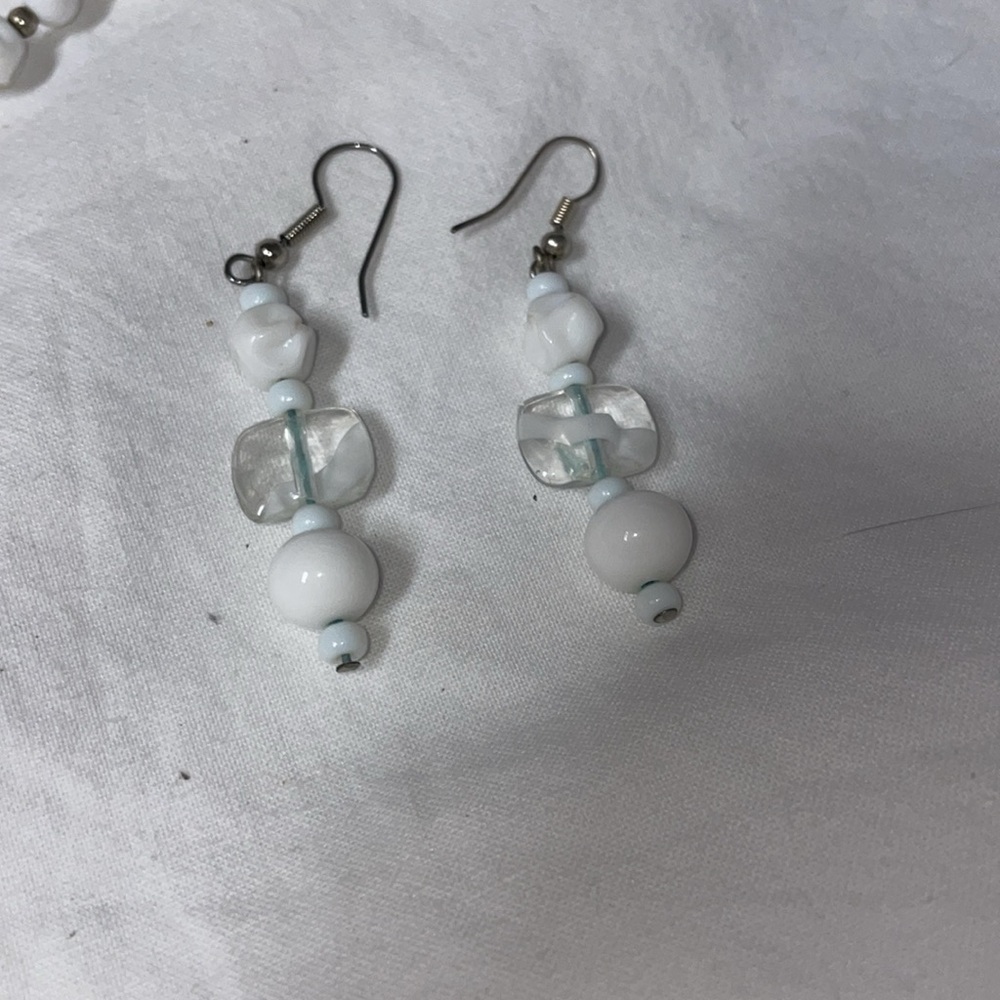Vintage silver tone clear white acrylics multi bead strand necklace lobster - Picture 4 of 5